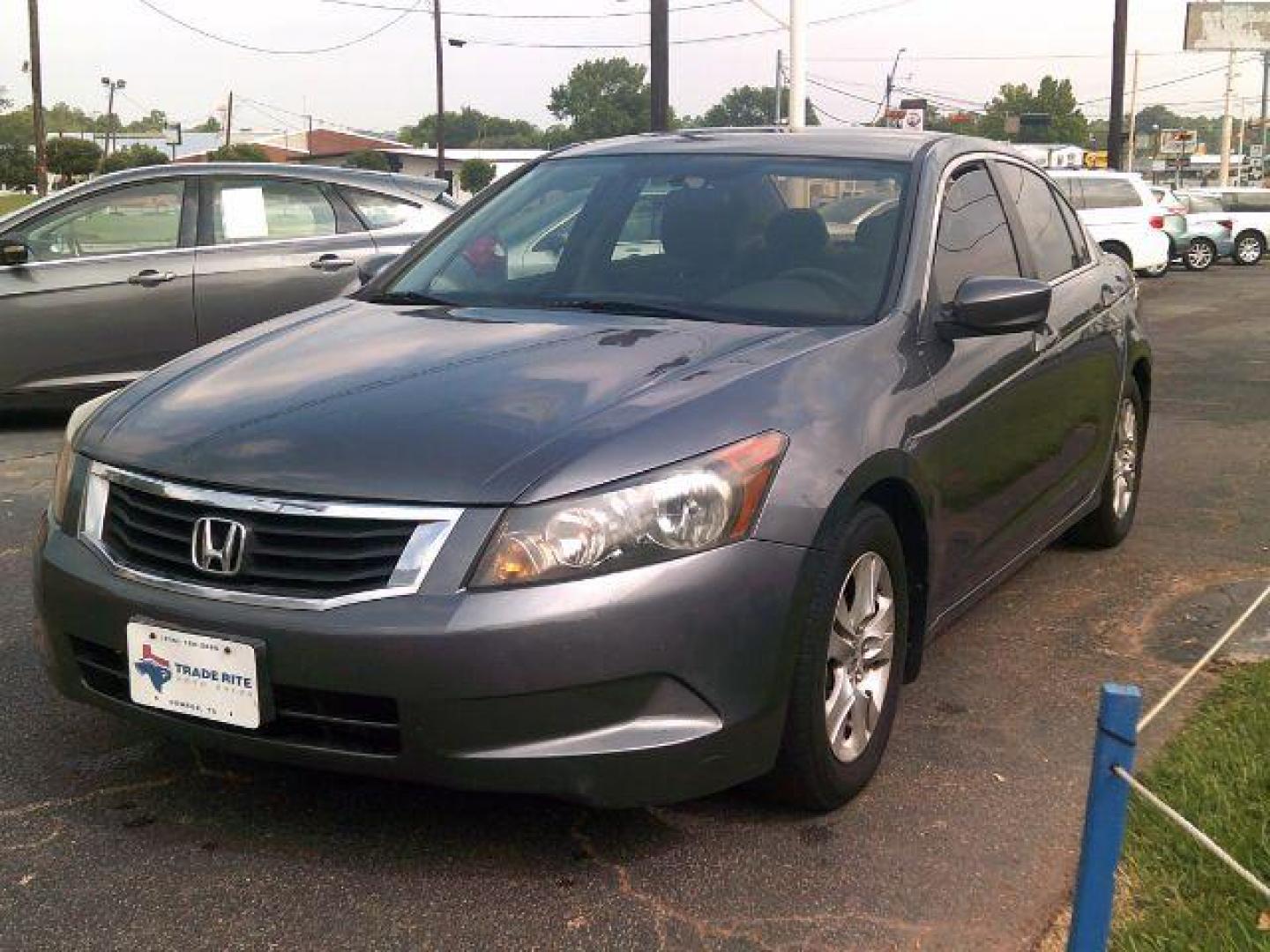 2010 GRAY /Gray Cloth Interior Honda Accord LX-P Sedan AT (1HGCP2F44AA) with an 2.4L L4 DOHC 16V engine, 5-Speed Automatic transmission, located at 116 N. Frazier Street, Conroe, TX, 77301, (936) 647-0690, 30.308662, -95.460480 - Photo#2