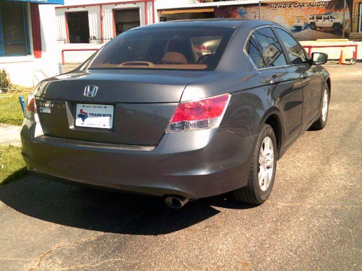 2010 Polished Metal Metal /Black Cloth Interior Honda Accord LX-P Sedan AT (1HGCP2F49AA) with an 2.4L L4 DOHC 16V engine, 5-Speed Automatic transmission, located at 116 N. Frazier Street, Conroe, TX, 77301, (936) 647-0690, 30.308662, -95.460480 - Photo#6