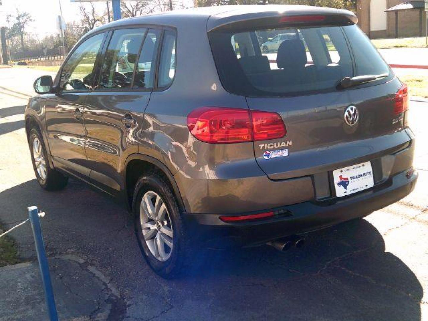 2012 Pepper Gray Metallic /Black Cloth Interior Volkswagen Tiguan S (WVGAV7AX1CW) with an 2.0L L4 DOHC 16V TUR engine, 6-Speed Automatic transmission, located at 116 N. Frazier Street, Conroe, TX, 77301, (936) 647-0690, 30.308662, -95.460480 - Photo#4