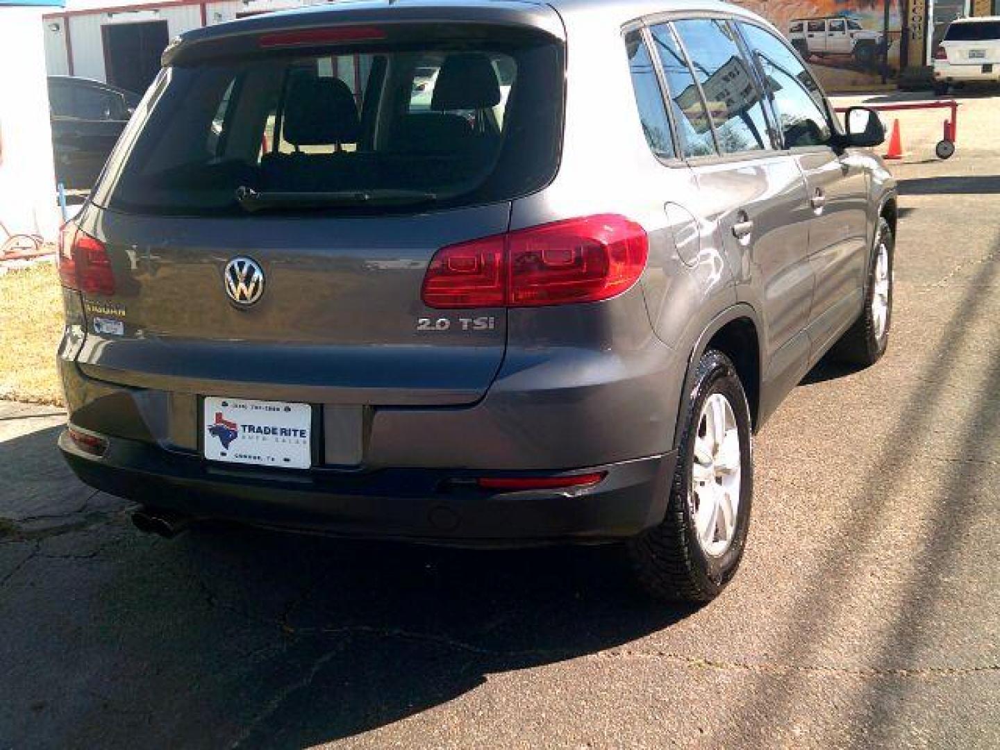 2012 Pepper Gray Metallic /Black Cloth Interior Volkswagen Tiguan S (WVGAV7AX1CW) with an 2.0L L4 DOHC 16V TUR engine, 6-Speed Automatic transmission, located at 116 N. Frazier Street, Conroe, TX, 77301, (936) 647-0690, 30.308662, -95.460480 - Photo#5