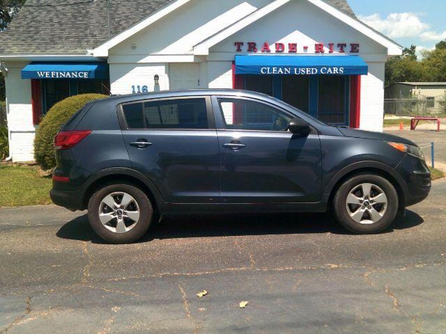 2014 Twilight Blue /Alpine Gray Kia Sportage LX FWD (KNDPB3AC3E7) with an 2.4L V6 DOHC 24V engine, 6-Speed Automatic transmission, located at 116 N. Frazier Street, Conroe, TX, 77301, (936) 647-0690, 30.308662, -95.460480 - Photo#0