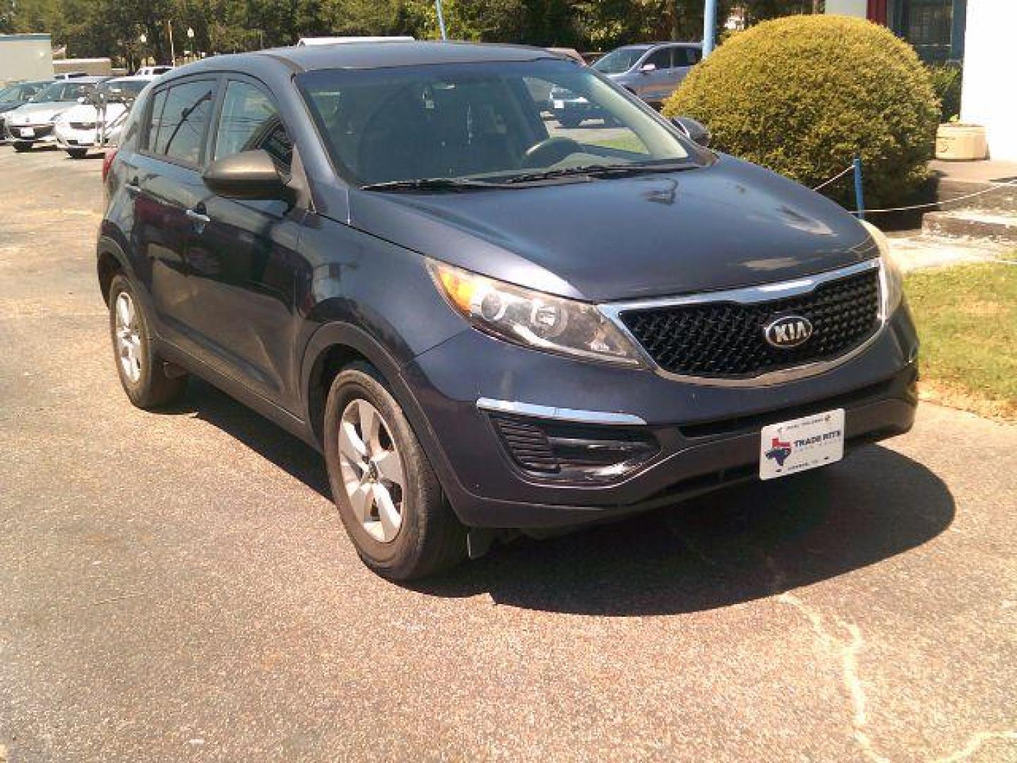 2014 Twilight Blue /Alpine Gray Kia Sportage LX FWD (KNDPB3AC3E7) with an 2.4L V6 DOHC 24V engine, 6-Speed Automatic transmission, located at 116 N. Frazier Street, Conroe, TX, 77301, (936) 647-0690, 30.308662, -95.460480 - Photo#1