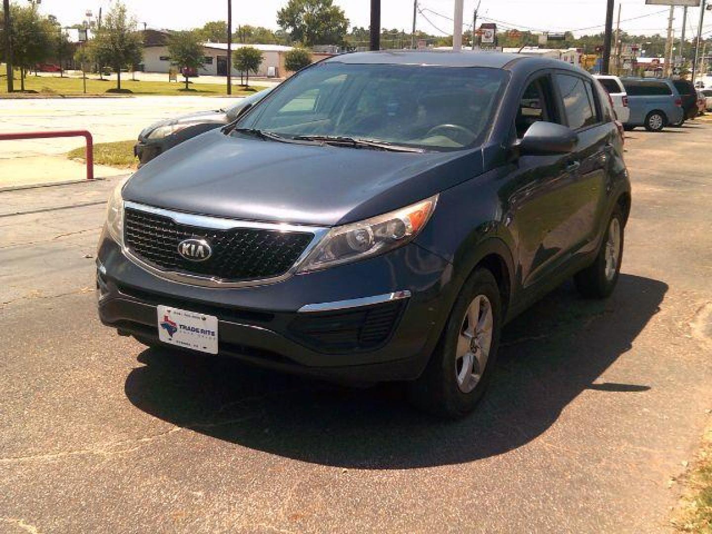 2014 Twilight Blue /Alpine Gray Kia Sportage LX FWD (KNDPB3AC3E7) with an 2.4L V6 DOHC 24V engine, 6-Speed Automatic transmission, located at 116 N. Frazier Street, Conroe, TX, 77301, (936) 647-0690, 30.308662, -95.460480 - Photo#2