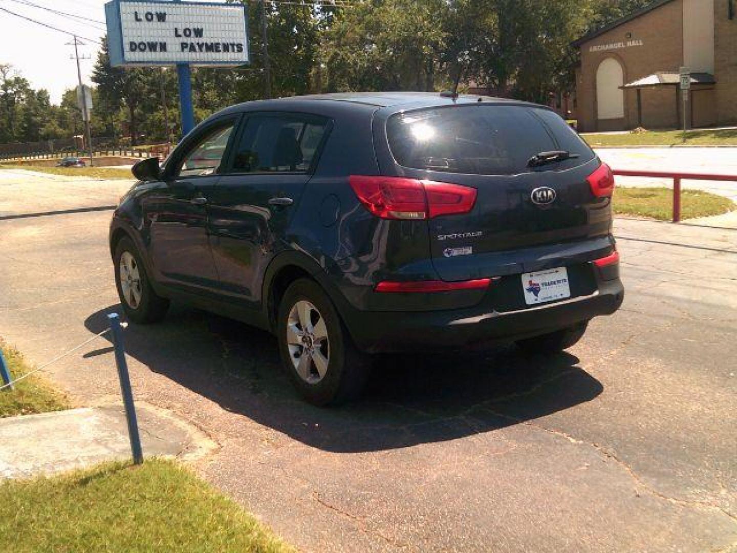 2014 Twilight Blue /Alpine Gray Kia Sportage LX FWD (KNDPB3AC3E7) with an 2.4L V6 DOHC 24V engine, 6-Speed Automatic transmission, located at 116 N. Frazier Street, Conroe, TX, 77301, (936) 647-0690, 30.308662, -95.460480 - Photo#4