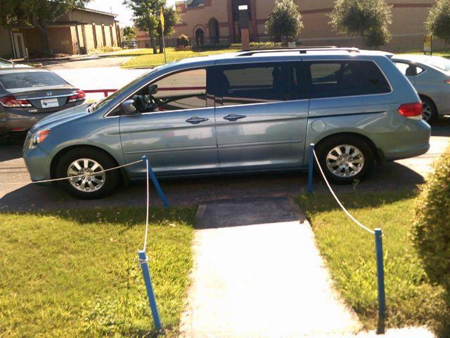 2010 Bali Blue Pearl /Gray Leather Interio Honda Odyssey EX-L w/ DVD and Navi (5FNRL3H71AB) with an 3.5L V6 SOHC 24V engine, 5-Speed Automatic transmission, located at 116 N. Frazier Street, Conroe, TX, 77301, (936) 647-0690, 30.308662, -95.460480 - Photo#4