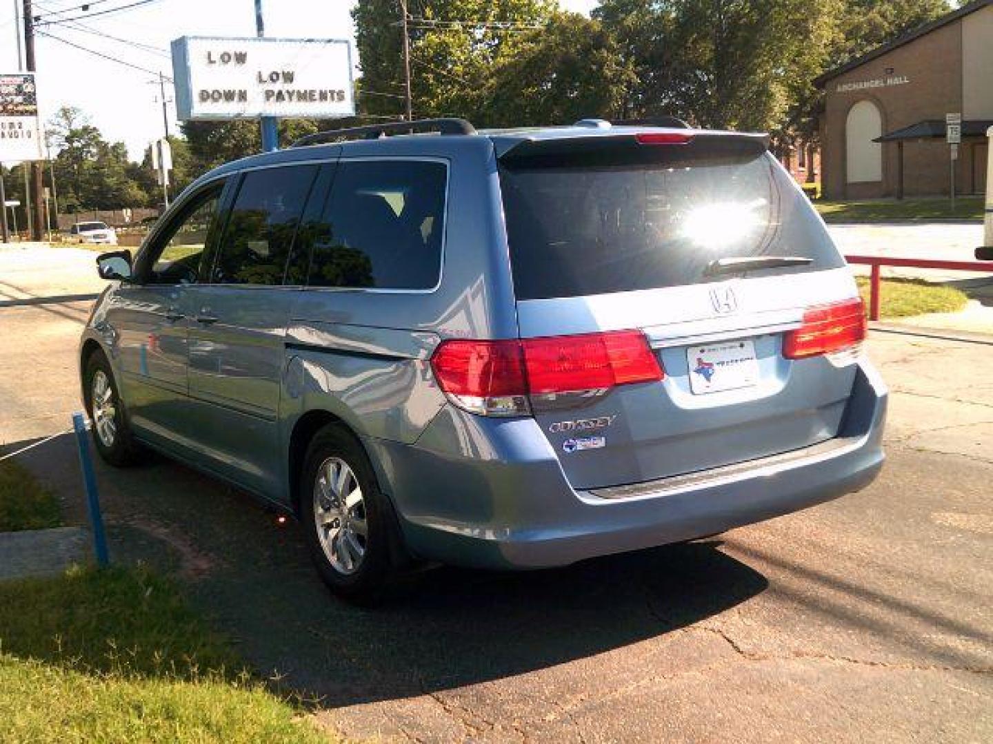 2010 Bali Blue Pearl /Gray Leather Interio Honda Odyssey EX-L w/ DVD and Navi (5FNRL3H71AB) with an 3.5L V6 SOHC 24V engine, 5-Speed Automatic transmission, located at 116 N. Frazier Street, Conroe, TX, 77301, (936) 647-0690, 30.308662, -95.460480 - Photo#5