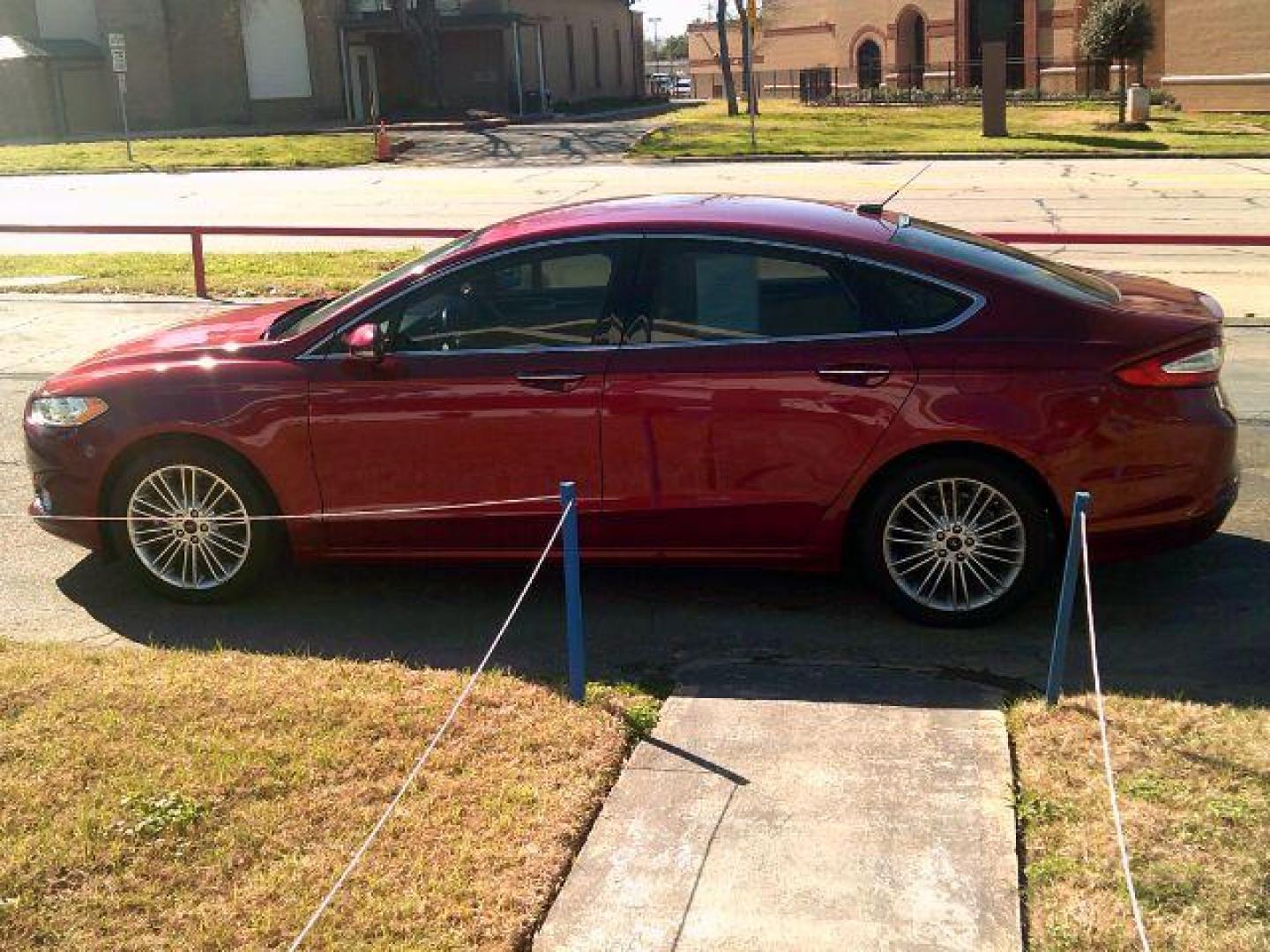 2016 Ruby Red Metallic Ti /Dune, leather Ford Fusion SE (3FA6P0HD8GR) with an 1.5L L4 DOHC 16V engine, 6-Speed Automatic transmission, located at 116 N. Frazier Street, Conroe, TX, 77301, (936) 647-0690, 30.308662, -95.460480 - Photo#3