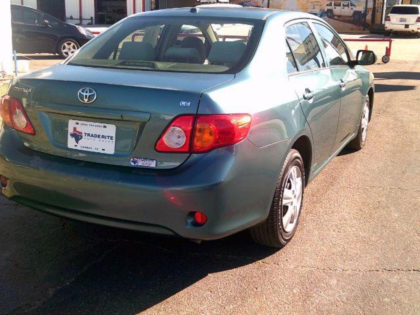 2009 Capri Sea Metallic /Ash Cloth Interior Toyota Corolla LE 4-Speed AT (JTDBL40E999) with an 1.8L L4 DOHC 16V engine, 4-Speed Automatic transmission, located at 116 N. Frazier Street, Conroe, TX, 77301, (936) 647-0690, 30.308662, -95.460480 - Photo#5