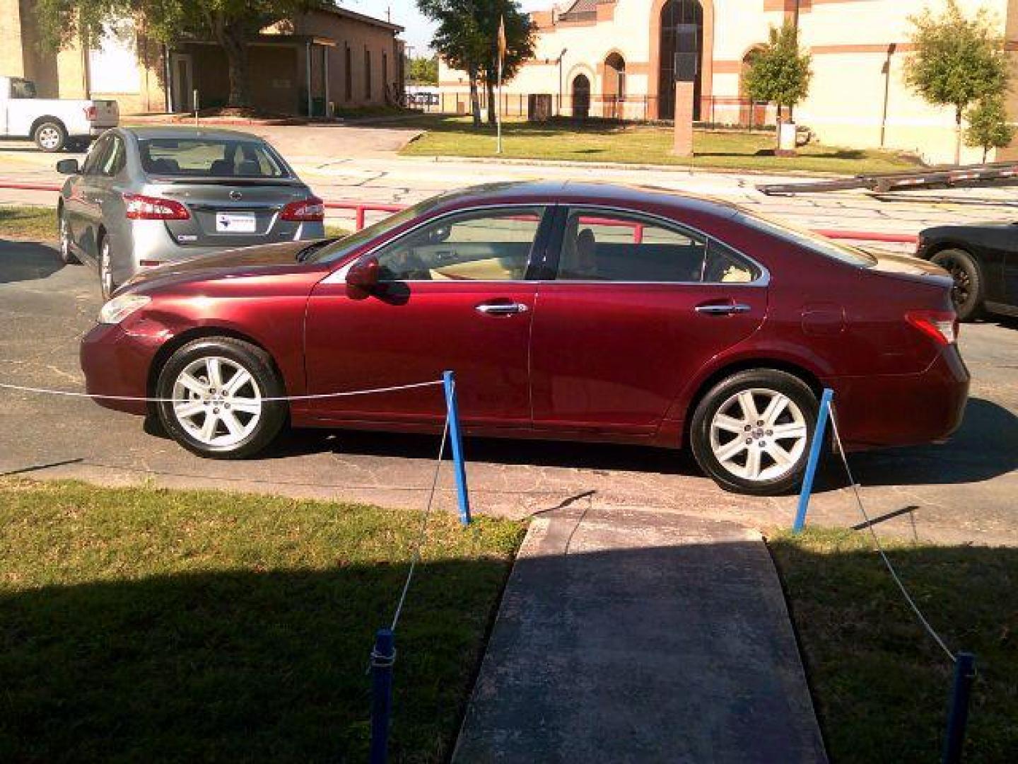 2007 Royal Ruby Metallic /Cashmere Leather Int Lexus ES 350 Sedan (JTHBJ46G672) with an 3.5L V6 DOHC 24V engine, 6-Speed Automatic transmission, located at 116 N. Frazier Street, Conroe, TX, 77301, (936) 647-0690, 30.308662, -95.460480 - Photo#3