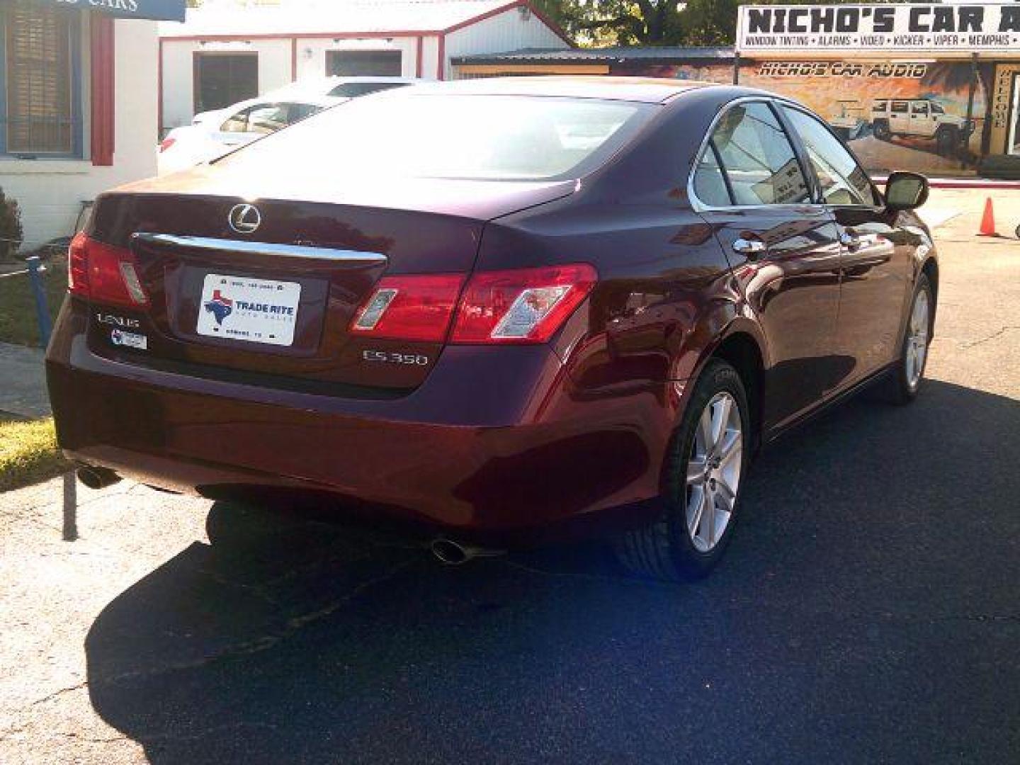 2007 Royal Ruby Metallic /Cashmere Leather Int Lexus ES 350 Sedan (JTHBJ46G672) with an 3.5L V6 DOHC 24V engine, 6-Speed Automatic transmission, located at 116 N. Frazier Street, Conroe, TX, 77301, (936) 647-0690, 30.308662, -95.460480 - Photo#5