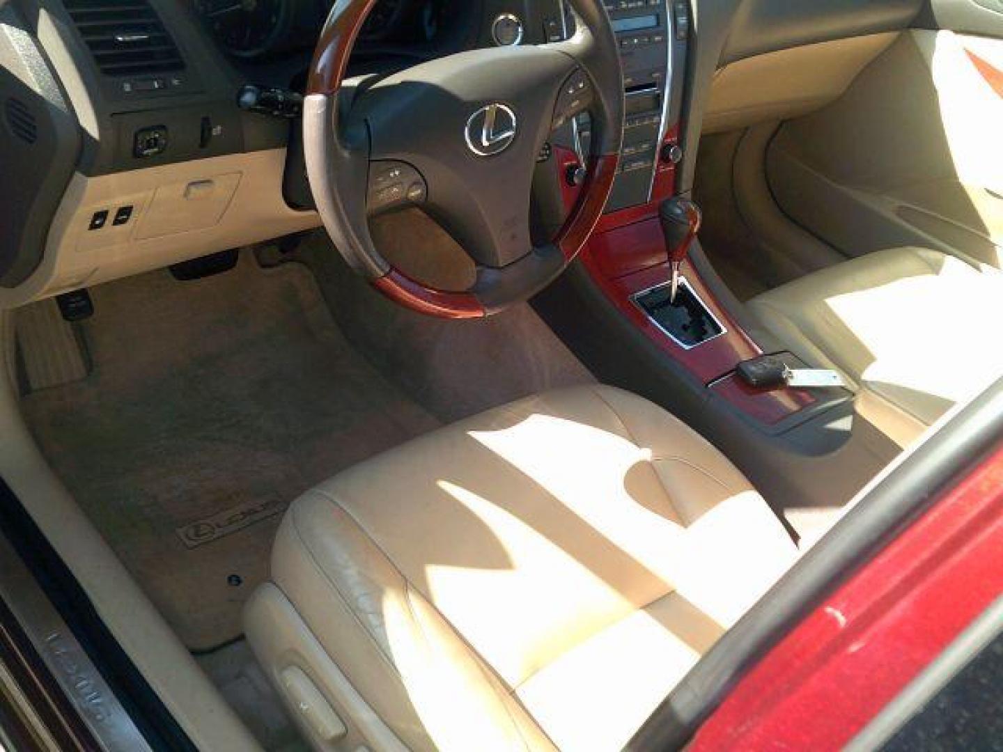 2007 Royal Ruby Metallic /Cashmere Leather Int Lexus ES 350 Sedan (JTHBJ46G672) with an 3.5L V6 DOHC 24V engine, 6-Speed Automatic transmission, located at 116 N. Frazier Street, Conroe, TX, 77301, (936) 647-0690, 30.308662, -95.460480 - Photo#7