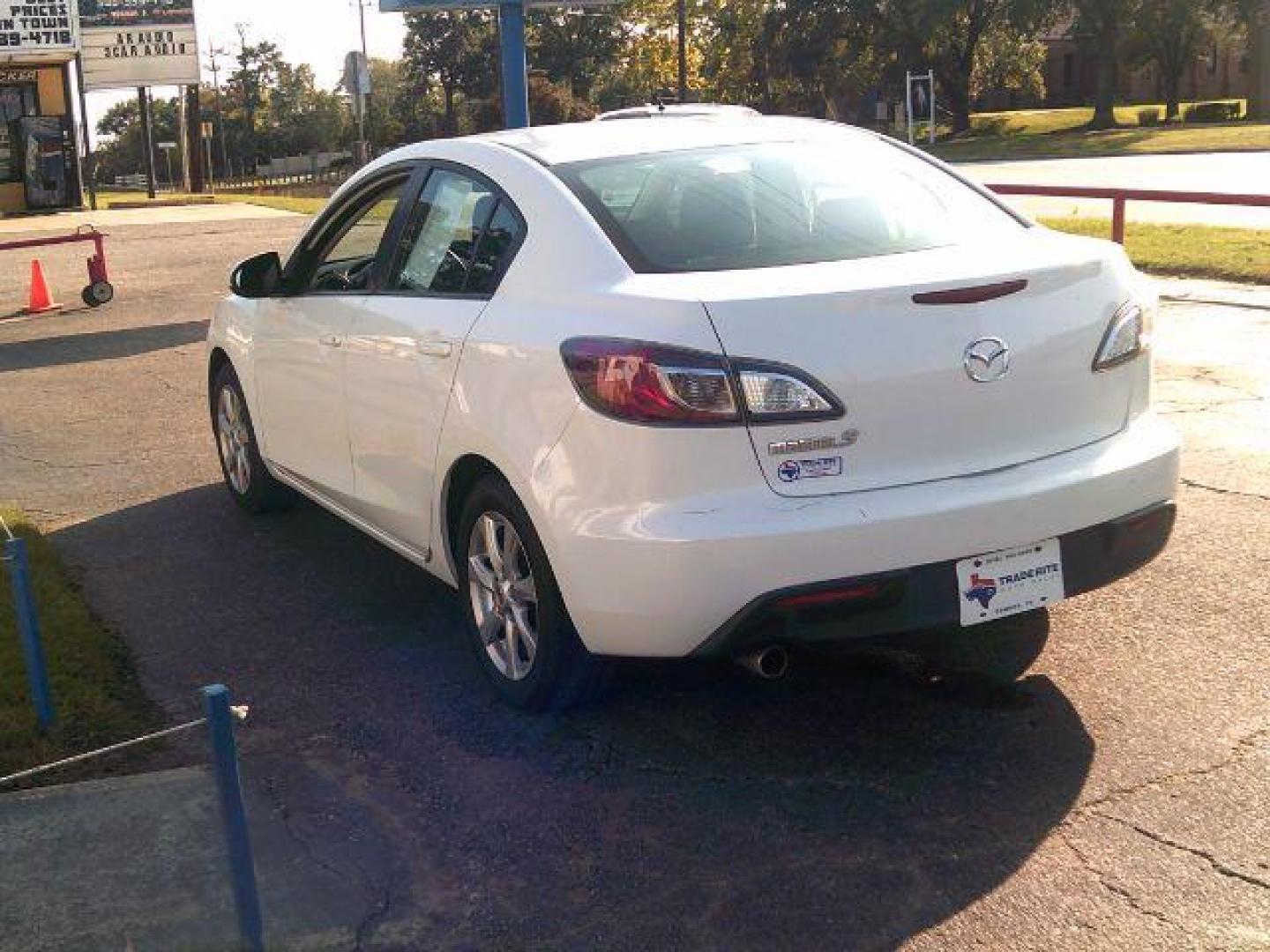 2011 Crystal White Pearl /Dune Cloth Interior Mazda MAZDA3 i Touring 4-Door (JM1BL1VG9B1) with an 2.0L L4 DOHC 16V engine, located at 116 N. Frazier Street, Conroe, TX, 77301, (936) 647-0690, 30.308662, -95.460480 - Photo#4