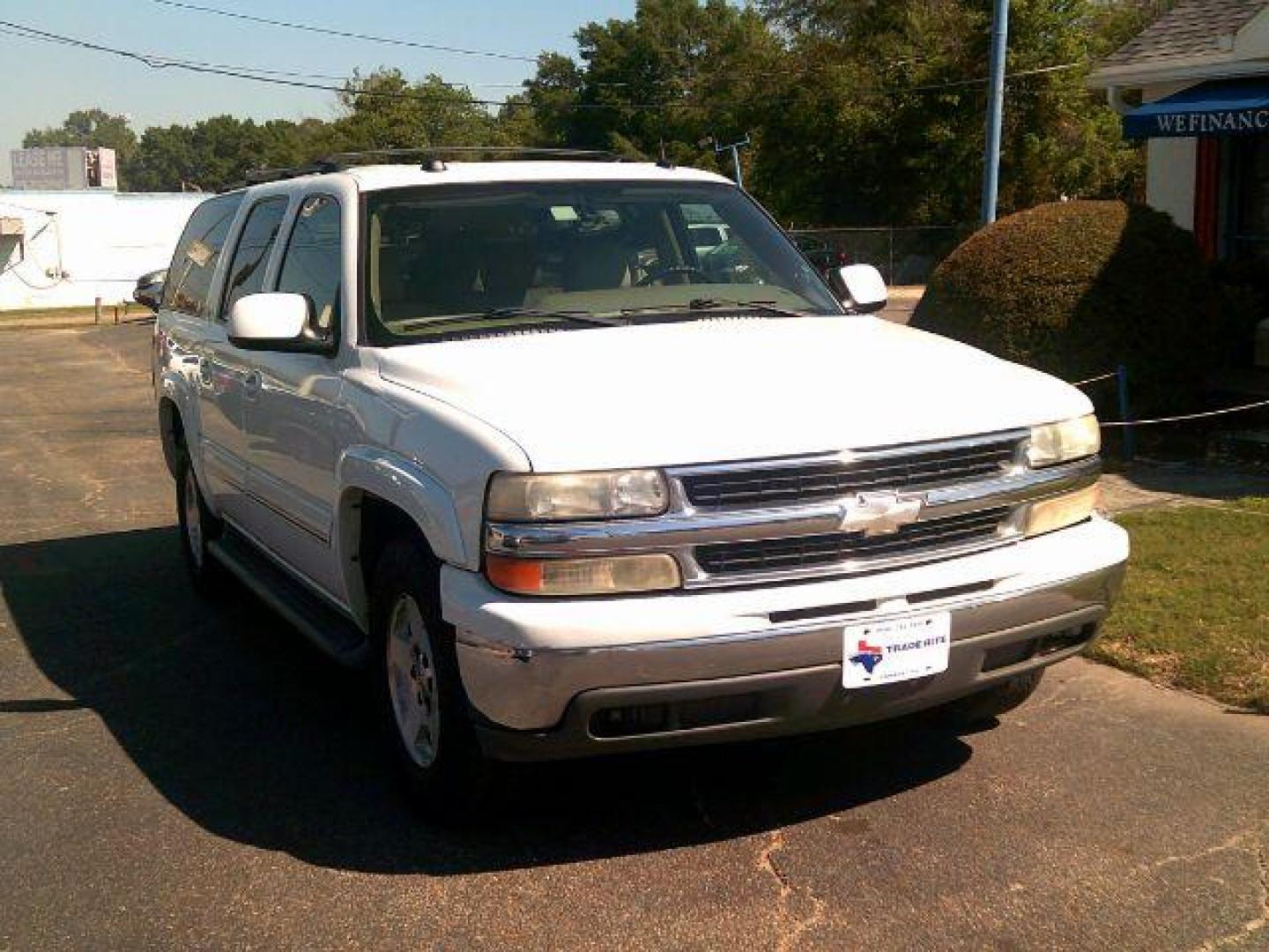 2005 Summit White Chevrolet Suburban 1500 2WD (3GNEC16Z35G) with an 5.3L V8 OHV 16V FFV engine, 4-Speed Automatic transmission, located at 116 N. Frazier Street, Conroe, TX, 77301, (936) 647-0690, 30.308662, -95.460480 - Photo#1