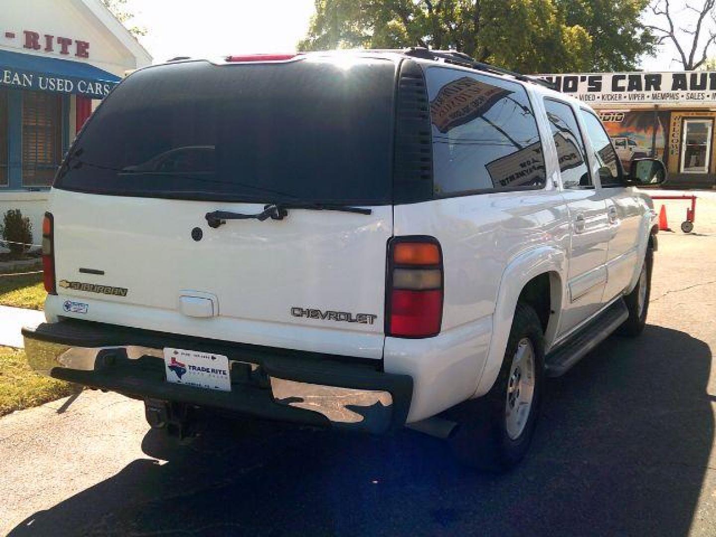 2005 Summit White Chevrolet Suburban 1500 2WD (3GNEC16Z35G) with an 5.3L V8 OHV 16V FFV engine, 4-Speed Automatic transmission, located at 116 N. Frazier Street, Conroe, TX, 77301, (936) 647-0690, 30.308662, -95.460480 - Photo#5