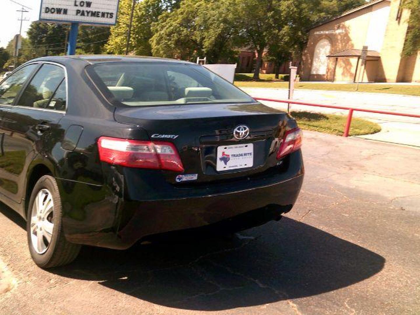 2009 Black /Ash Cloth Interior Toyota Camry LE 5-Spd AT (4T4BE46K09R) with an 2.4L L4 DOHC 16V engine, 5-Speed Automatic transmission, located at 116 N. Frazier Street, Conroe, TX, 77301, (936) 647-0690, 30.308662, -95.460480 - Photo#4