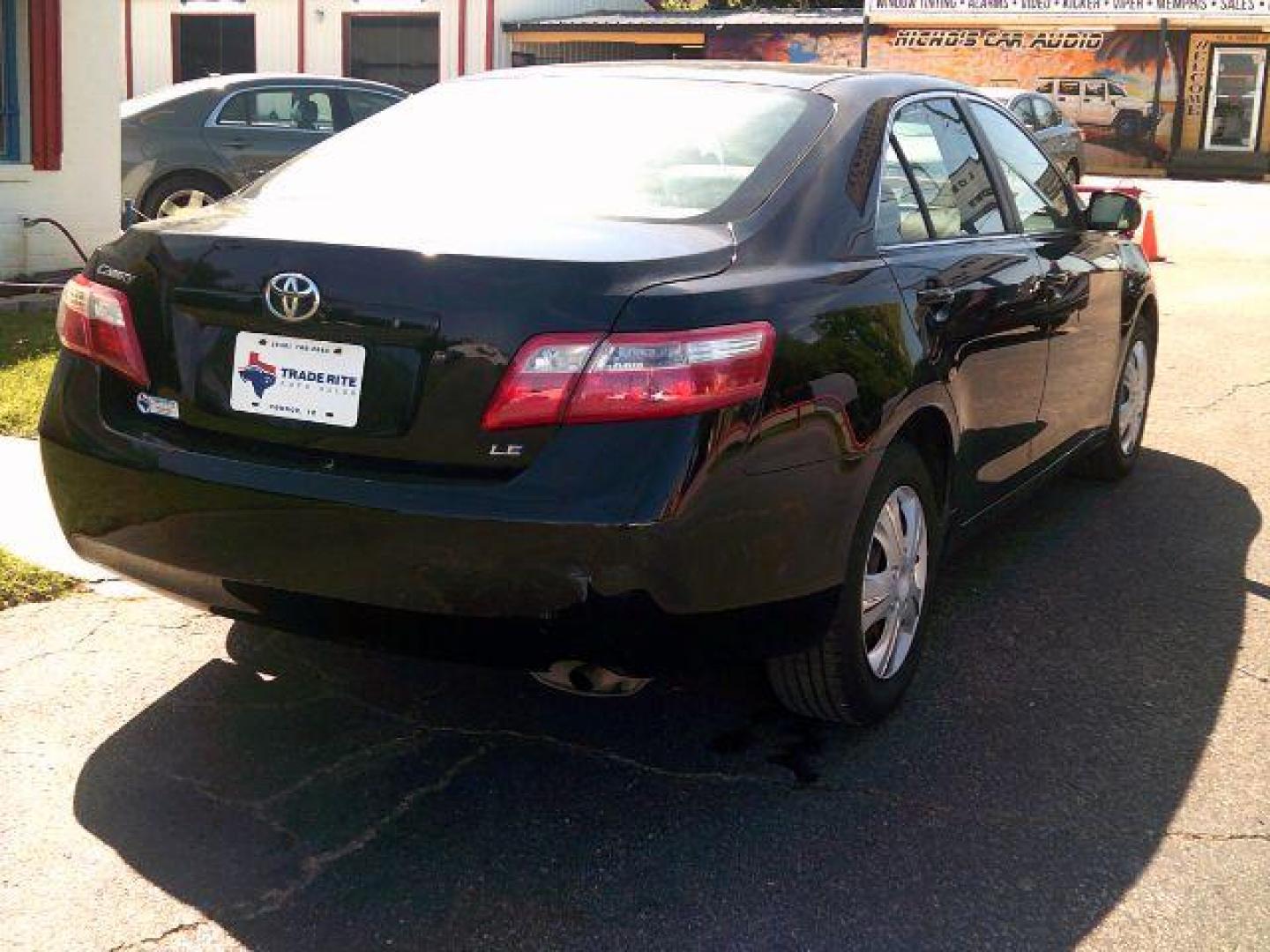 2009 Black /Ash Cloth Interior Toyota Camry LE 5-Spd AT (4T4BE46K09R) with an 2.4L L4 DOHC 16V engine, 5-Speed Automatic transmission, located at 116 N. Frazier Street, Conroe, TX, 77301, (936) 647-0690, 30.308662, -95.460480 - Photo#5