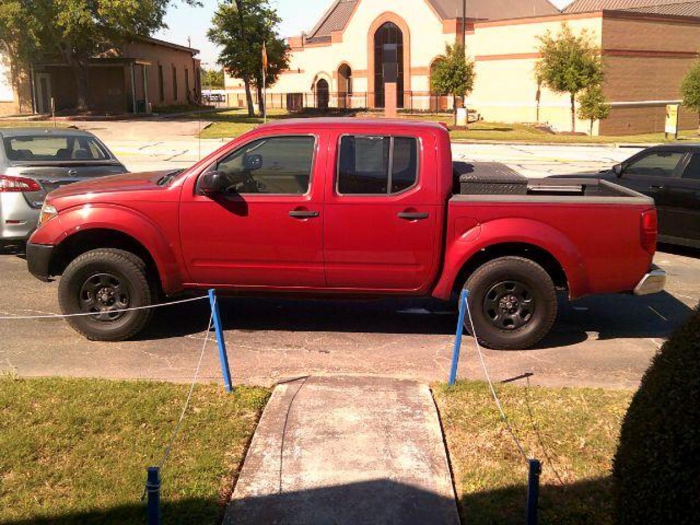 2008 Red Brawn /Beige Cloth Interior Nissan Frontier SE Crew Cab 2WD (1N6AD07U38C) with an 4.0L V6 DOHC 24V engine, 5-Speed Automatic transmission, located at 116 N. Frazier Street, Conroe, TX, 77301, (936) 647-0690, 30.308662, -95.460480 - Photo#3