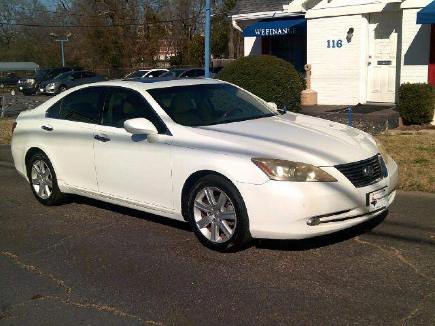 2009 White Lexus ES 350 Sedan (JTHBJ46G292) with an 3.5L V6 DOHC 24V engine, 6-Speed Automatic transmission, located at 116 N. Frazier Street, Conroe, TX, 77301, (936) 647-0690, 30.308662, -95.460480 - Photo#1