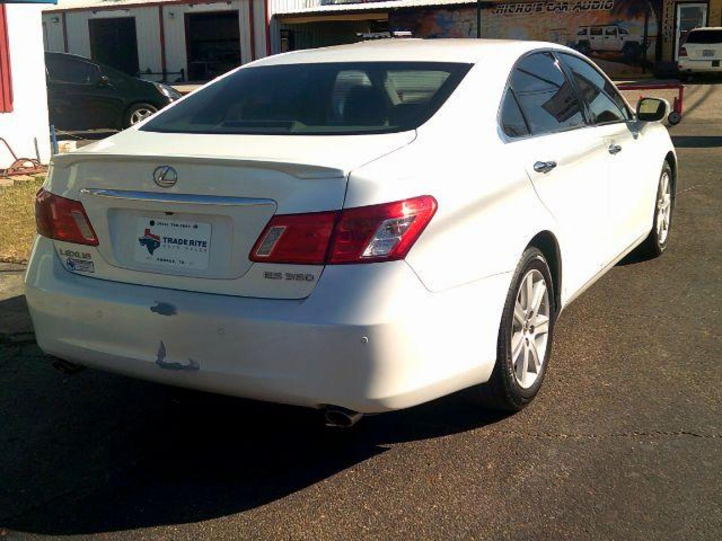 2009 White Lexus ES 350 Sedan (JTHBJ46G292) with an 3.5L V6 DOHC 24V engine, 6-Speed Automatic transmission, located at 116 N. Frazier Street, Conroe, TX, 77301, (936) 647-0690, 30.308662, -95.460480 - Photo#5