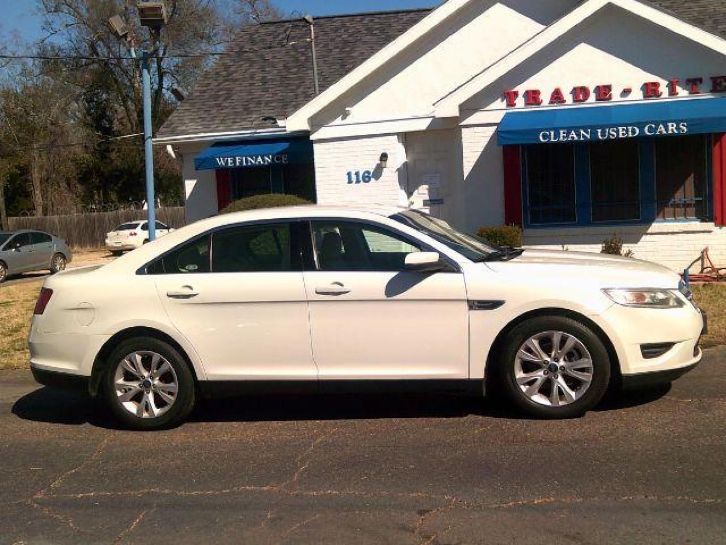 2011 White Platinum Metallic /Light Stone Leather Interior Ford Taurus SEL FWD (1FAHP2EW7BG) with an 3.5L V6 DOHC 24V engine, 6-Speed Automatic transmission, located at 116 N. Frazier Street, Conroe, TX, 77301, (936) 647-0690, 30.308662, -95.460480 - Photo#0