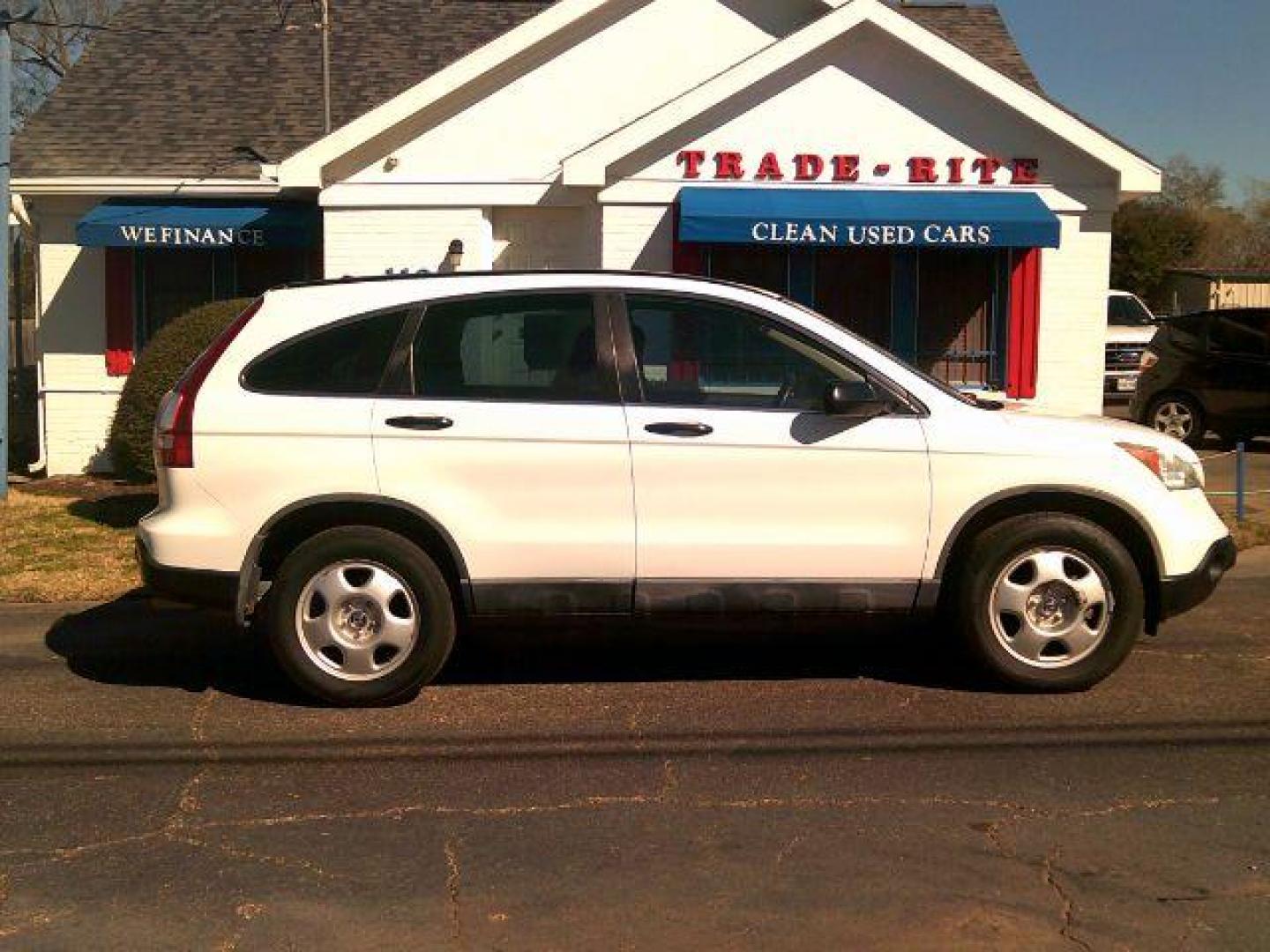 2008 Taffeta White /Black Cloth Interior Honda CR-V LX 2WD AT (3CZRE38368G) with an 2.4L L4 DOHC 16V engine, 5-Speed Automatic transmission, located at 116 N. Frazier Street, Conroe, TX, 77301, (936) 647-0690, 30.308662, -95.460480 - Photo#0