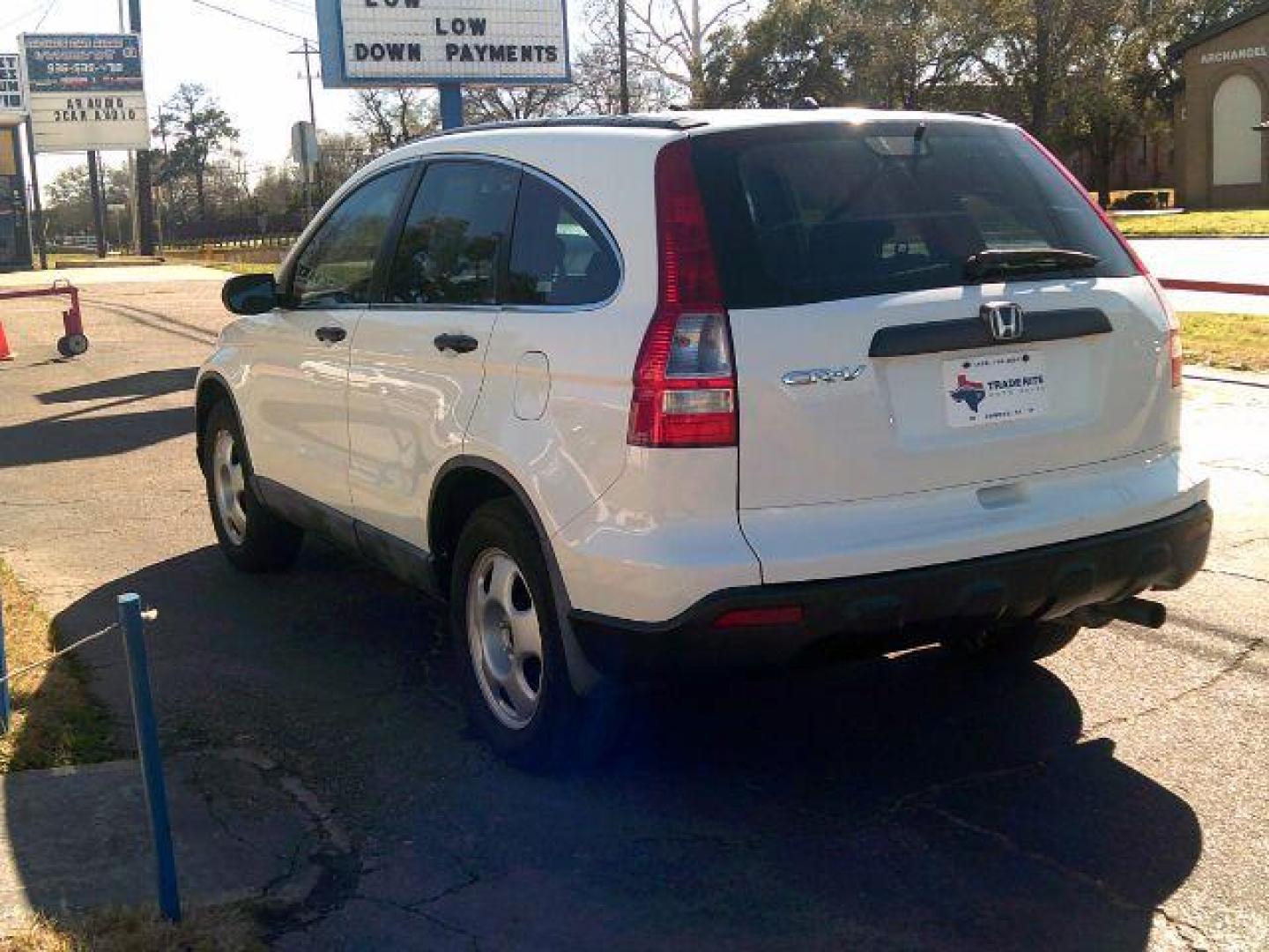 2008 Taffeta White /Black Cloth Interior Honda CR-V LX 2WD AT (3CZRE38368G) with an 2.4L L4 DOHC 16V engine, 5-Speed Automatic transmission, located at 116 N. Frazier Street, Conroe, TX, 77301, (936) 647-0690, 30.308662, -95.460480 - Photo#4