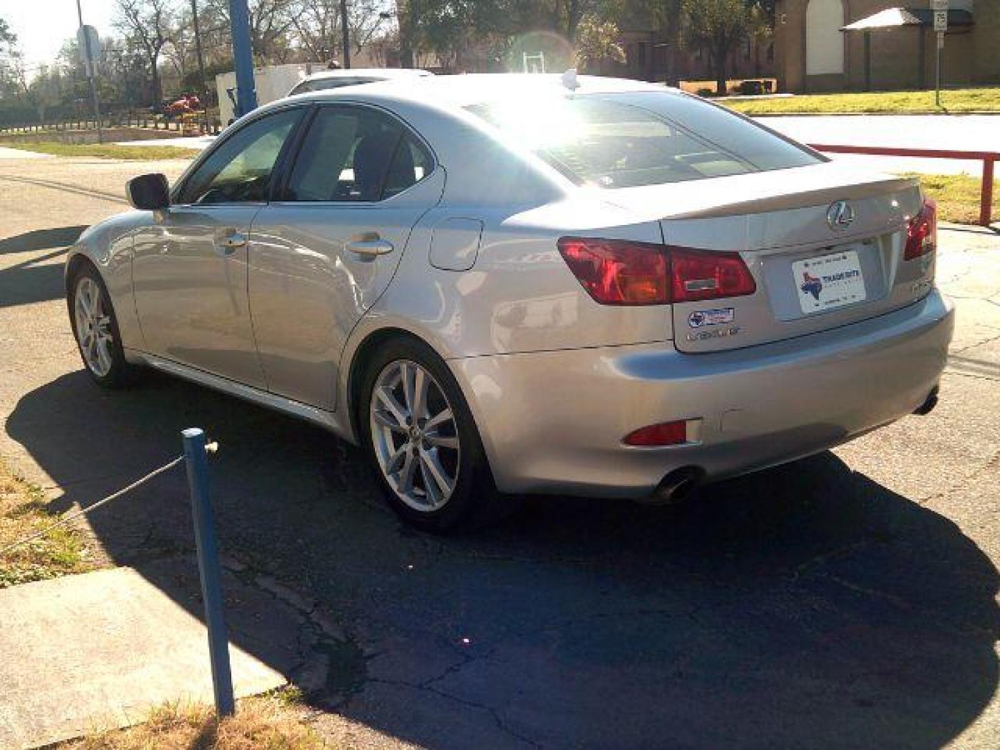 2007 Silver /Black Leather Interior Lexus IS IS 250 6-Speed Sequential (JTHBK262X72) with an 2.5L V6 24V DOHC engine, 6-Speed Automatic transmission, located at 116 N. Frazier Street, Conroe, TX, 77301, (936) 647-0690, 30.308662, -95.460480 - Photo#4