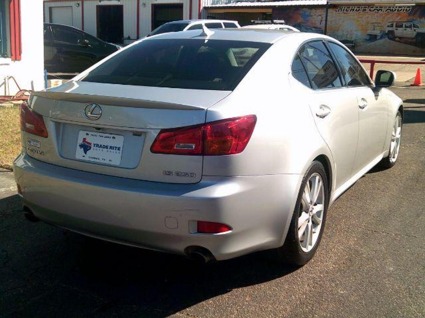 2007 Silver /Black Leather Interior Lexus IS IS 250 6-Speed Sequential (JTHBK262X72) with an 2.5L V6 24V DOHC engine, 6-Speed Automatic transmission, located at 116 N. Frazier Street, Conroe, TX, 77301, (936) 647-0690, 30.308662, -95.460480 - Photo#5