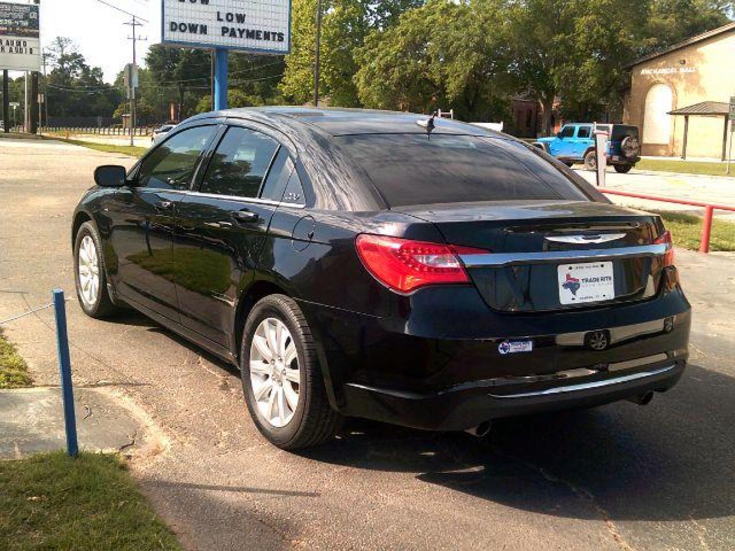 2011 Black Chrysler 200 Touring (1C3BC1FG4BN) with an 3.6L V6 DOHC 24V FFV engine, 6-Speed Automatic transmission, located at 116 N. Frazier Street, Conroe, TX, 77301, (936) 647-0690, 30.308662, -95.460480 - Photo#4