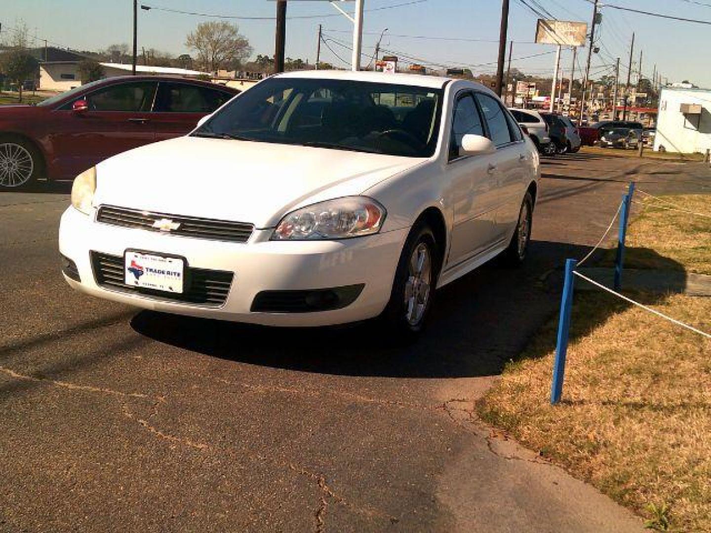 2011 Summit White /Ebony Cloth Interior Chevrolet Impala LT (2G1WG5EK5B1) with an 3.5L V6 OHV 16V FFV engine, 4-Speed Automatic transmission, located at 116 N. Frazier Street, Conroe, TX, 77301, (936) 647-0690, 30.308662, -95.460480 - Photo#2