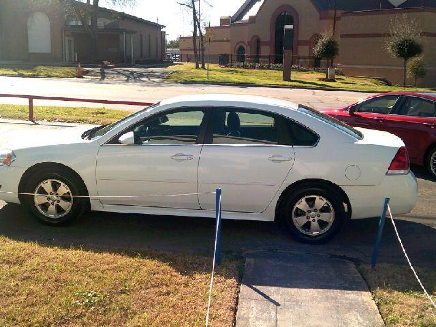 2011 Summit White /Ebony Cloth Interior Chevrolet Impala LT (2G1WG5EK5B1) with an 3.5L V6 OHV 16V FFV engine, 4-Speed Automatic transmission, located at 116 N. Frazier Street, Conroe, TX, 77301, (936) 647-0690, 30.308662, -95.460480 - Photo#3