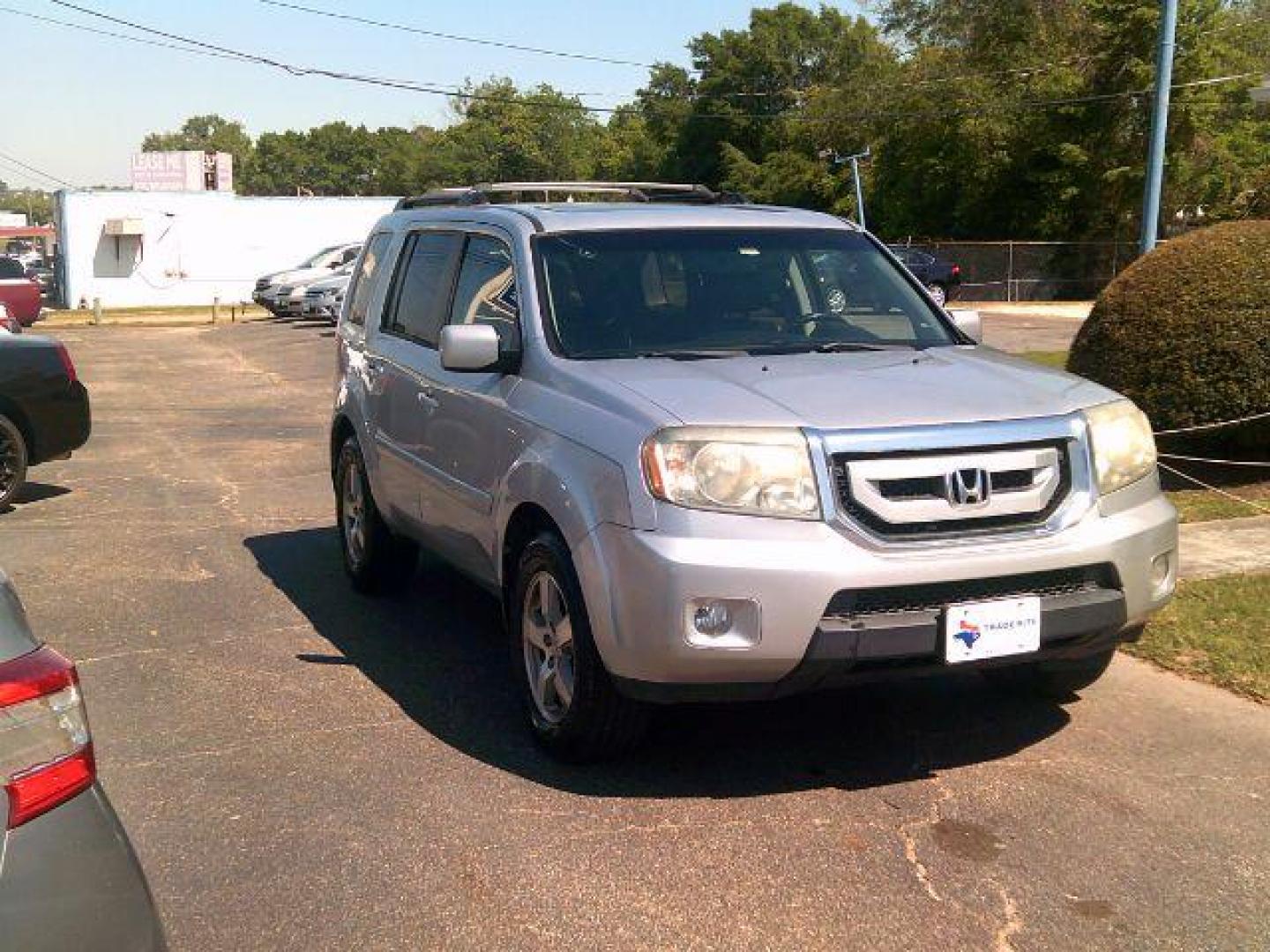 2011 Alabaster Silver Metallic /Black Leather Interior Honda Pilot EX-L 4WD 5-Spd AT (5FNYF4H50BB) with an 3.5L V6 SOHC 24V engine, 5-Speed Automatic transmission, located at 116 N. Frazier Street, Conroe, TX, 77301, (936) 647-0690, 30.308662, -95.460480 - Photo#1