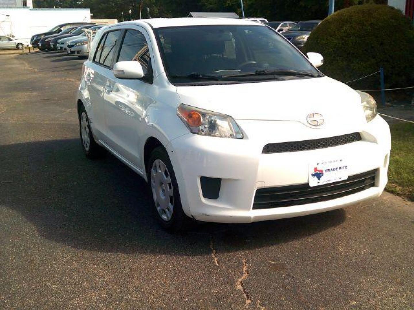 2014 Super White /Dark Charcoal Scion xD 5-Door Hatchback 4-Spd AT (JTKKUPB42E1) with an 1.8L L4 DOHC16V engine, 4-Speed Automatic transmission, located at 116 N. Frazier Street, Conroe, TX, 77301, (936) 647-0690, 30.308662, -95.460480 - Photo#1