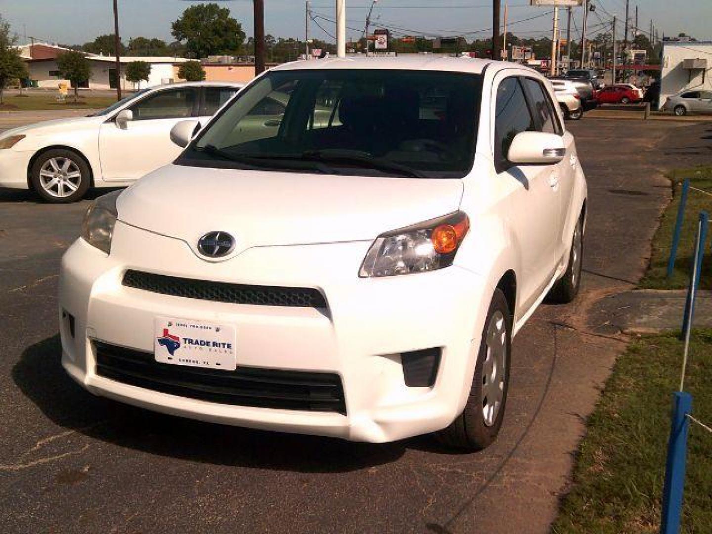 2014 Super White /Dark Charcoal Scion xD 5-Door Hatchback 4-Spd AT (JTKKUPB42E1) with an 1.8L L4 DOHC16V engine, 4-Speed Automatic transmission, located at 116 N. Frazier Street, Conroe, TX, 77301, (936) 647-0690, 30.308662, -95.460480 - Photo#2