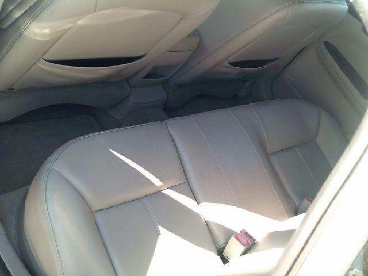 2012 Silver Ice Metallic /Gray Leather Interio Chevrolet Impala LTZ (2G1WC5E31C1) with an 3.6L V6 DOHC 16V FFV engine, 6-Speed Automatic transmission, located at 116 N. Frazier Street, Conroe, TX, 77301, (936) 647-0690, 30.308662, -95.460480 - Photo#6