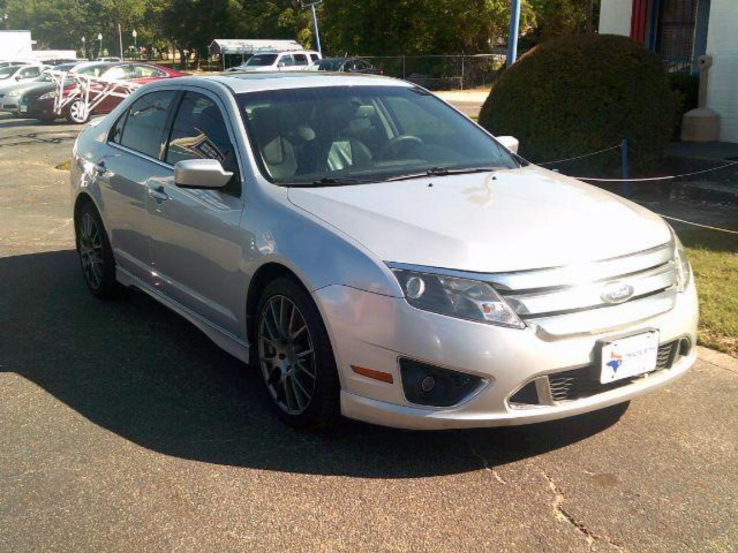 2010 Brilliant Silver Metallic /Charcoal Black Leather Interior Ford Fusion V6 Sport FWD (3FAHP0KC3AR) with an 3.5L V6 DOHC 24V engine, located at 116 N. Frazier Street, Conroe, TX, 77301, (936) 647-0690, 30.308662, -95.460480 - Photo#1