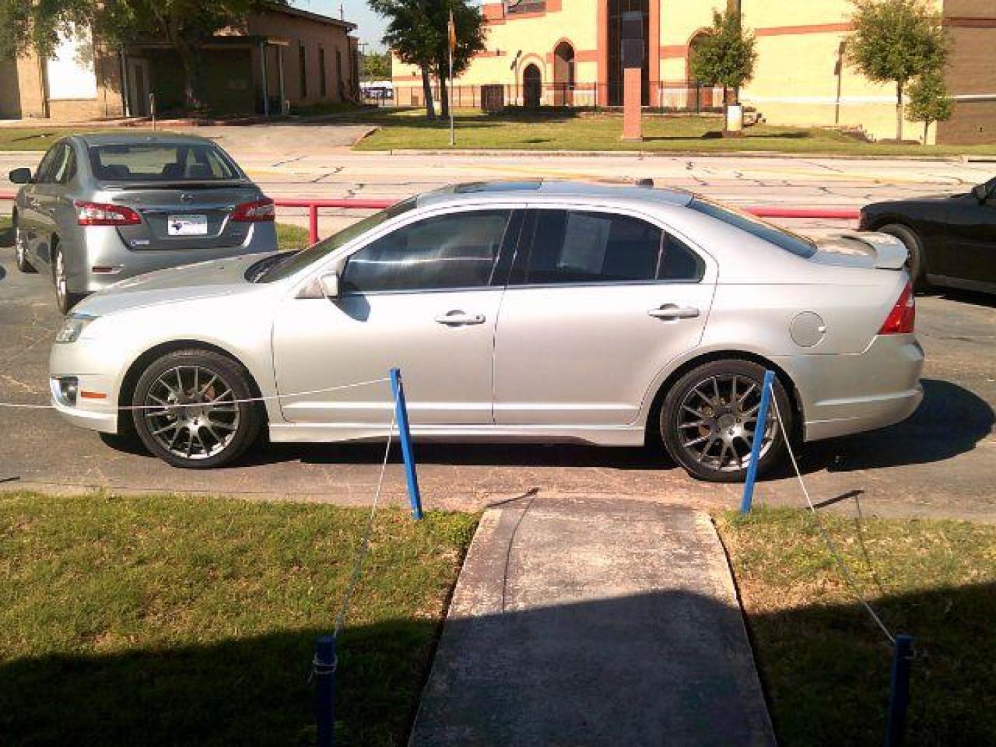 2010 Brilliant Silver Metallic /Charcoal Black Leather Interior Ford Fusion V6 Sport FWD (3FAHP0KC3AR) with an 3.5L V6 DOHC 24V engine, located at 116 N. Frazier Street, Conroe, TX, 77301, (936) 647-0690, 30.308662, -95.460480 - Photo#3