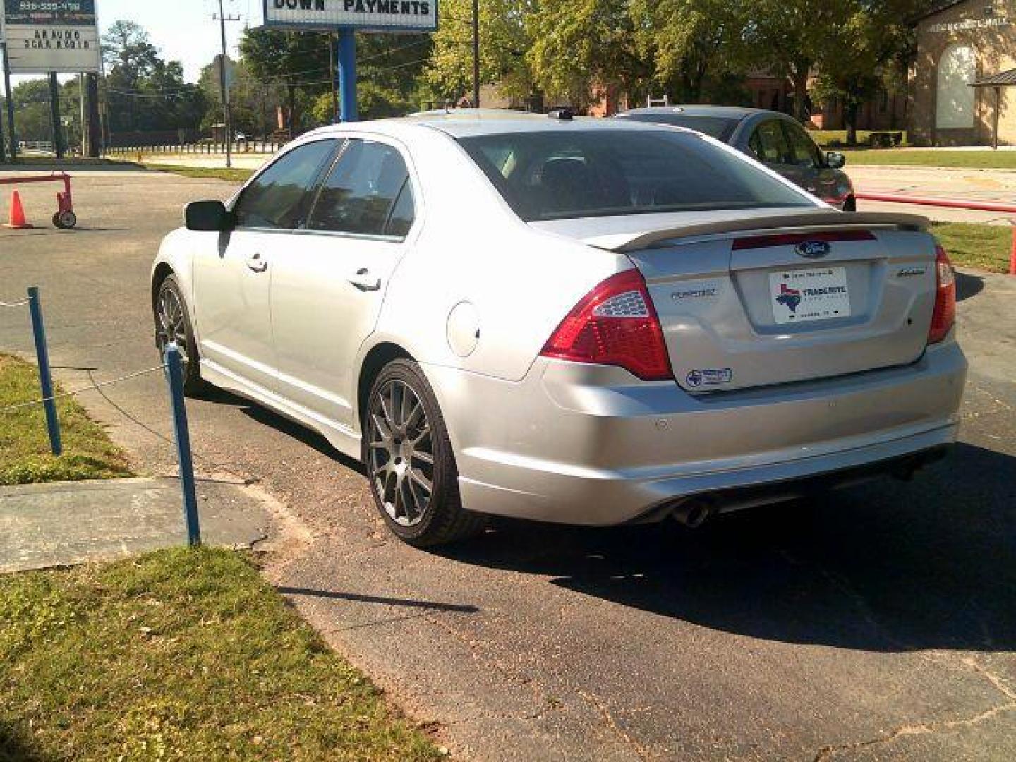 2010 Brilliant Silver Metallic /Charcoal Black Leather Interior Ford Fusion V6 Sport FWD (3FAHP0KC3AR) with an 3.5L V6 DOHC 24V engine, located at 116 N. Frazier Street, Conroe, TX, 77301, (936) 647-0690, 30.308662, -95.460480 - Photo#4