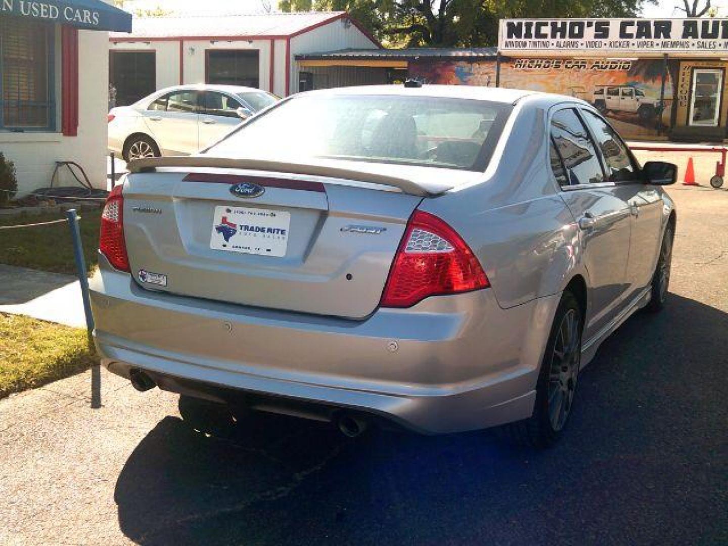 2010 Brilliant Silver Metallic /Charcoal Black Leather Interior Ford Fusion V6 Sport FWD (3FAHP0KC3AR) with an 3.5L V6 DOHC 24V engine, located at 116 N. Frazier Street, Conroe, TX, 77301, (936) 647-0690, 30.308662, -95.460480 - Photo#5