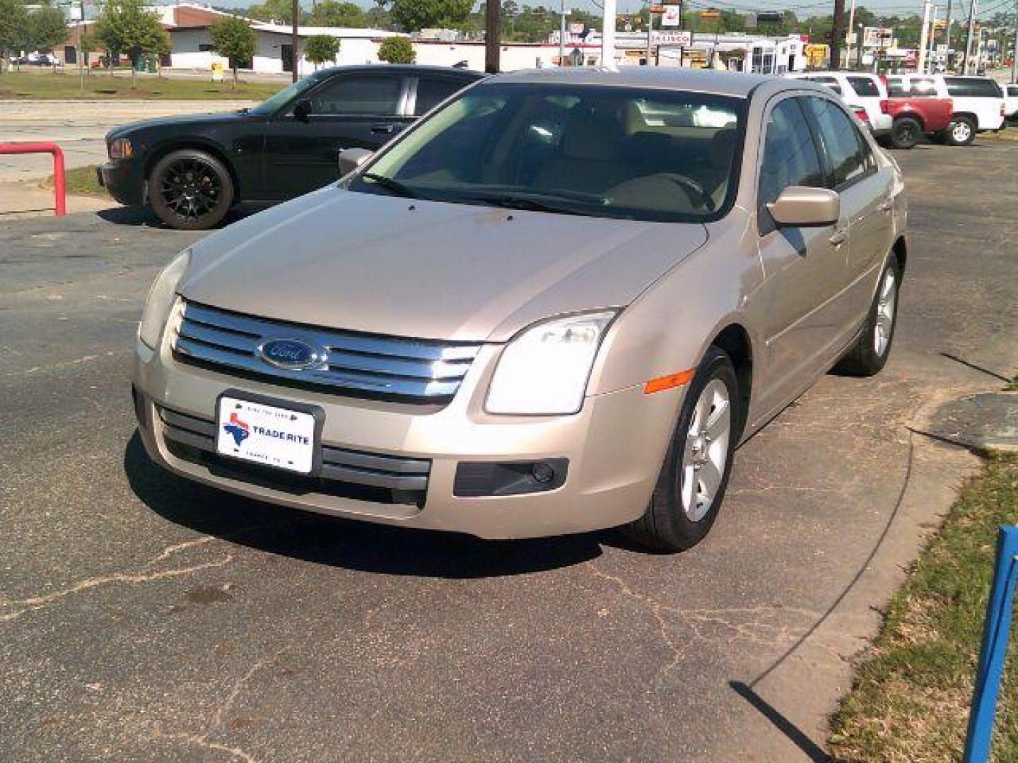 2008 Dune Pearl Metallic Clearcoat Metallic /Camel Cloth Interior Ford Fusion V6 SE (3FAHP07108R) with an 3.0L V6 DOHC 24V engine, located at 116 N. Frazier Street, Conroe, TX, 77301, (936) 647-0690, 30.308662, -95.460480 - Photo#3