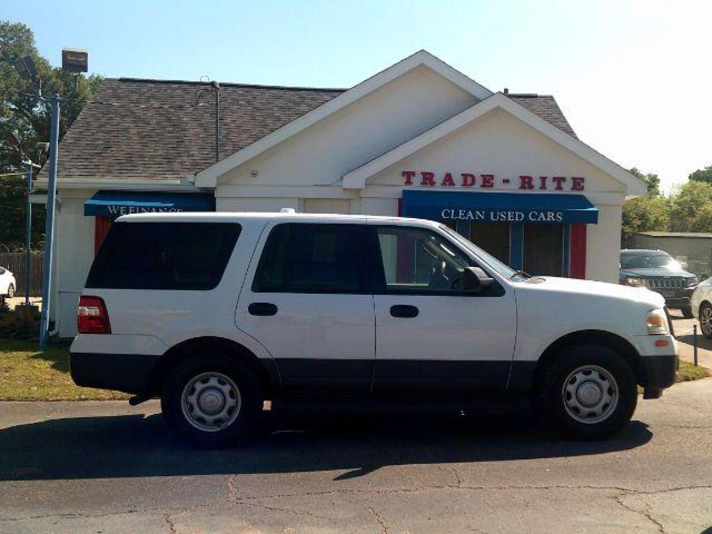 2010 Oxford White /Camel Leather Interior Ford Expedition XLT 2WD (1FMJU1F55AE) with an 5.4L V8 SOHC 16V FFV engine, 6-Speed Automatic transmission, located at 116 N. Frazier Street, Conroe, TX, 77301, (936) 647-0690, 30.308662, -95.460480 - Photo#0