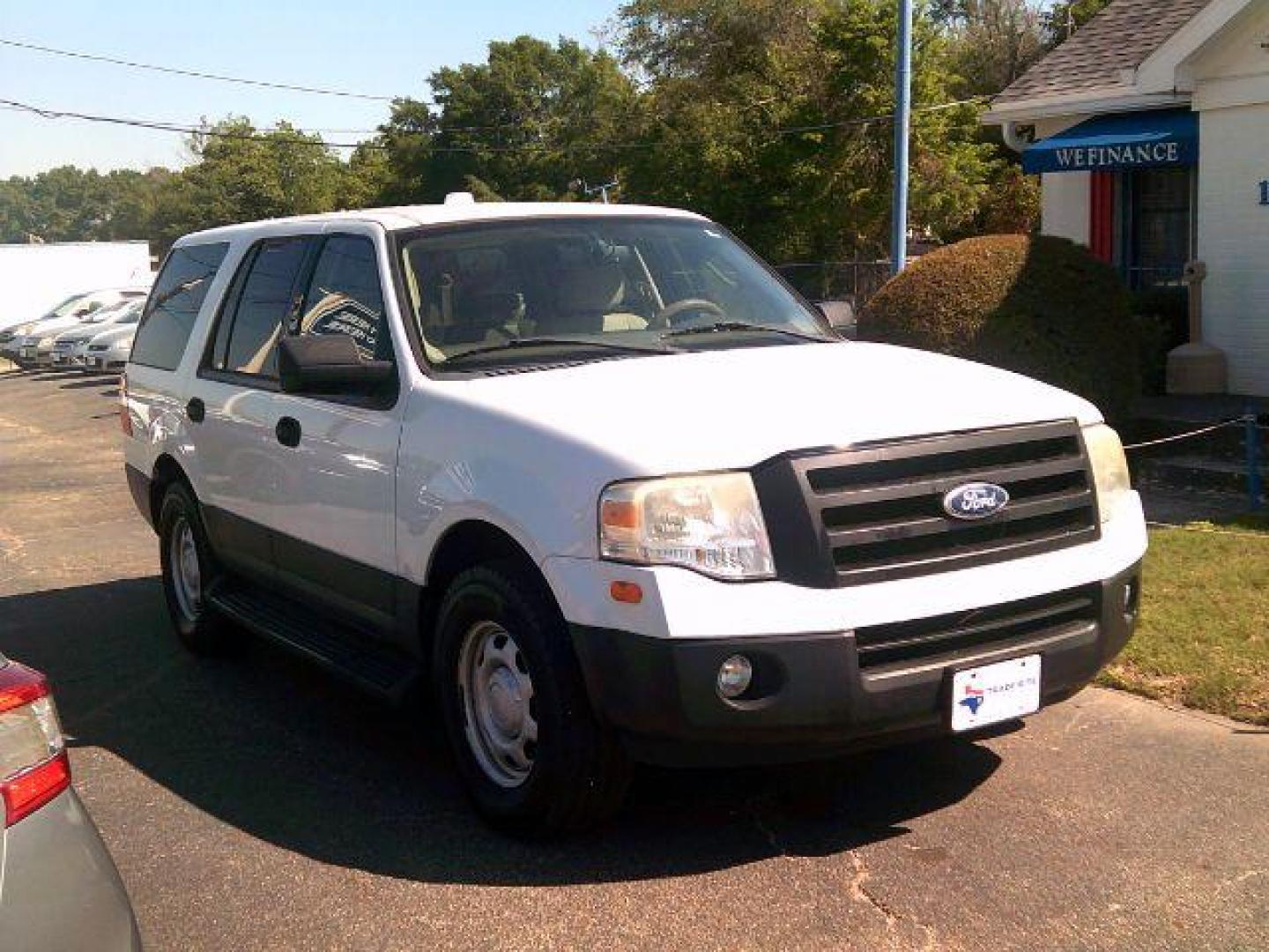 2010 Oxford White /Camel Leather Interior Ford Expedition XLT 2WD (1FMJU1F55AE) with an 5.4L V8 SOHC 16V FFV engine, 6-Speed Automatic transmission, located at 116 N. Frazier Street, Conroe, TX, 77301, (936) 647-0690, 30.308662, -95.460480 - Photo#1