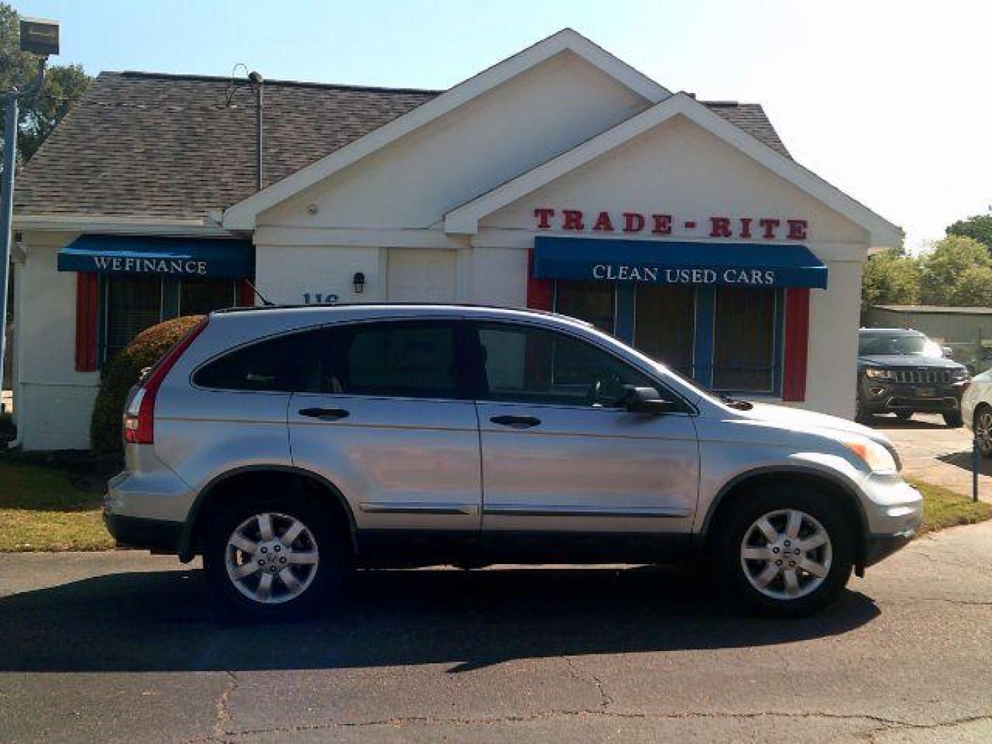 2011 Alabaster Silver Metallic /Gray Cloth Interior Honda CR-V SE 2WD 5-Speed AT (JHLRE3H43BC) with an 2.4L L4 DOHC 16V engine, 5-Speed Automatic transmission, located at 116 N. Frazier Street, Conroe, TX, 77301, (936) 647-0690, 30.308662, -95.460480 - Photo#0