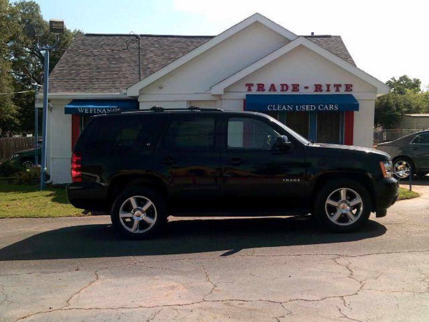 2011 Black /Ebony Leather Interior Chevrolet Tahoe LT 2WD (1GNSCBE07BR) with an 5.3L V8 OHV 16V FFV engine, 6-Speed Automatic transmission, located at 116 N. Frazier Street, Conroe, TX, 77301, (936) 647-0690, 30.308662, -95.460480 - Photo#0