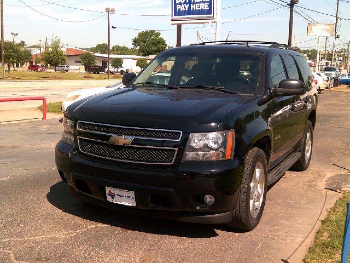 2011 Black /Ebony Leather Interior Chevrolet Tahoe LT 2WD (1GNSCBE07BR) with an 5.3L V8 OHV 16V FFV engine, 6-Speed Automatic transmission, located at 116 N. Frazier Street, Conroe, TX, 77301, (936) 647-0690, 30.308662, -95.460480 - Photo#2