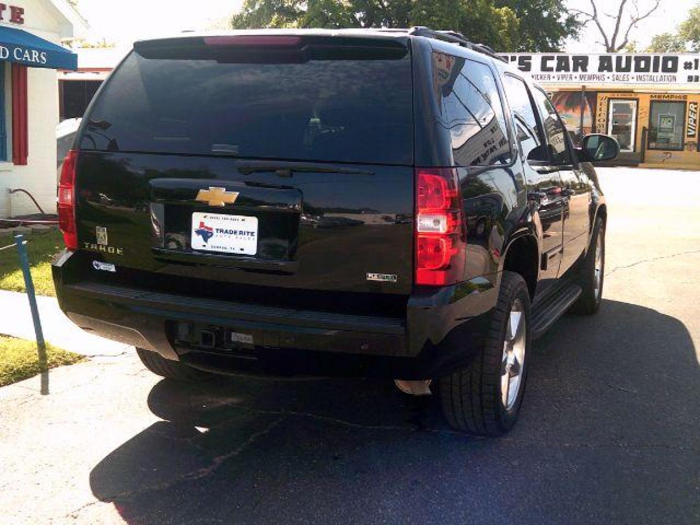 2011 Black /Ebony Leather Interior Chevrolet Tahoe LT 2WD (1GNSCBE07BR) with an 5.3L V8 OHV 16V FFV engine, 6-Speed Automatic transmission, located at 116 N. Frazier Street, Conroe, TX, 77301, (936) 647-0690, 30.308662, -95.460480 - Photo#5