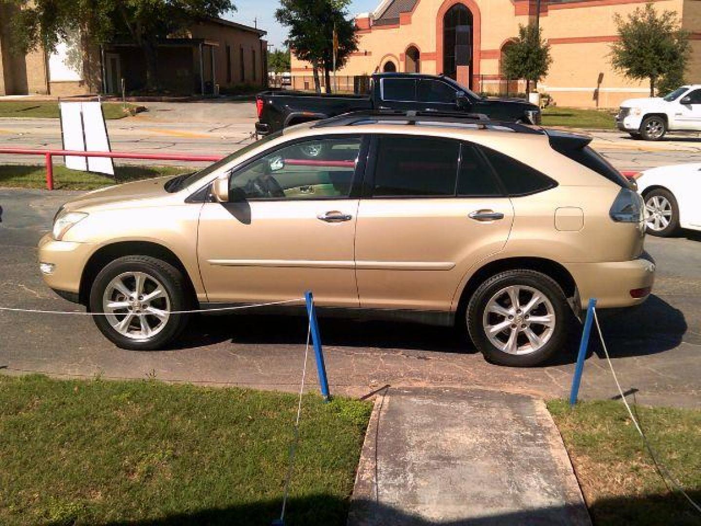 2009 Golden Almond Metallic /Ivory Leather Interior Lexus RX 350 AWD (2T2HK31U69C) with an 3.5L V6 DOHC 24V engine, 5-Speed Automatic transmission, located at 116 N. Frazier Street, Conroe, TX, 77301, (936) 647-0690, 30.308662, -95.460480 - Photo#3