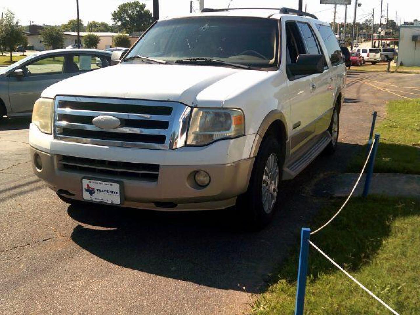 2007 Ford Expedition EL Eddie Bauer 4WD (1FMFK18517L) with an 5.4L V8 SOHC 16V engine, 6-Speed Automatic transmission, located at 116 N. Frazier Street, Conroe, TX, 77301, (936) 647-0690, 30.308662, -95.460480 - Photo#2