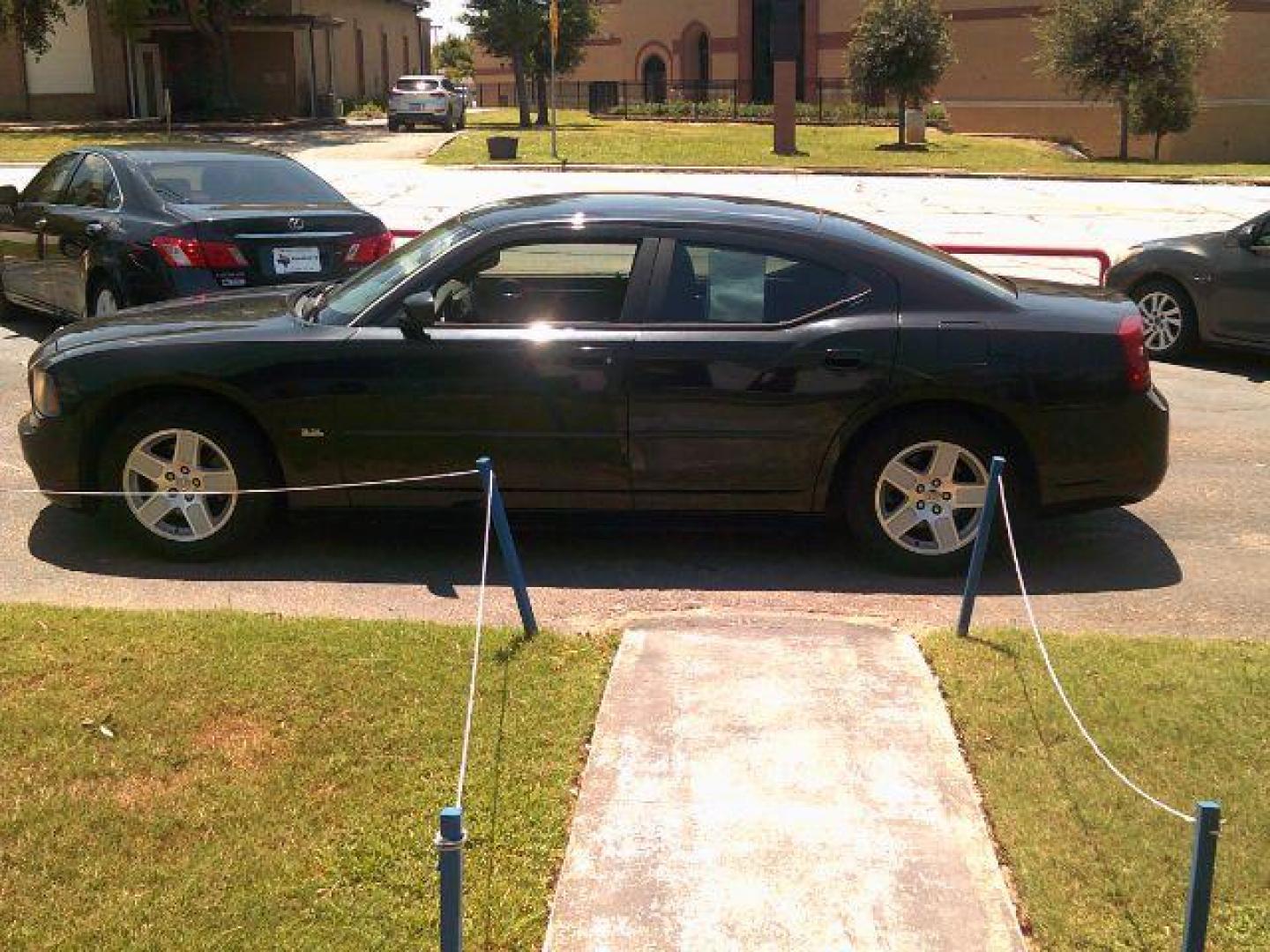 2006 Brilliant Black Crystal Pearl /Black Dodge Charger Base (2B3KA43G16H) with an 3.5L V6 SOHC 24V engine, 5-Speed Automatic transmission, located at 116 N. Frazier Street, Conroe, TX, 77301, (936) 647-0690, 30.308662, -95.460480 - Photo#3