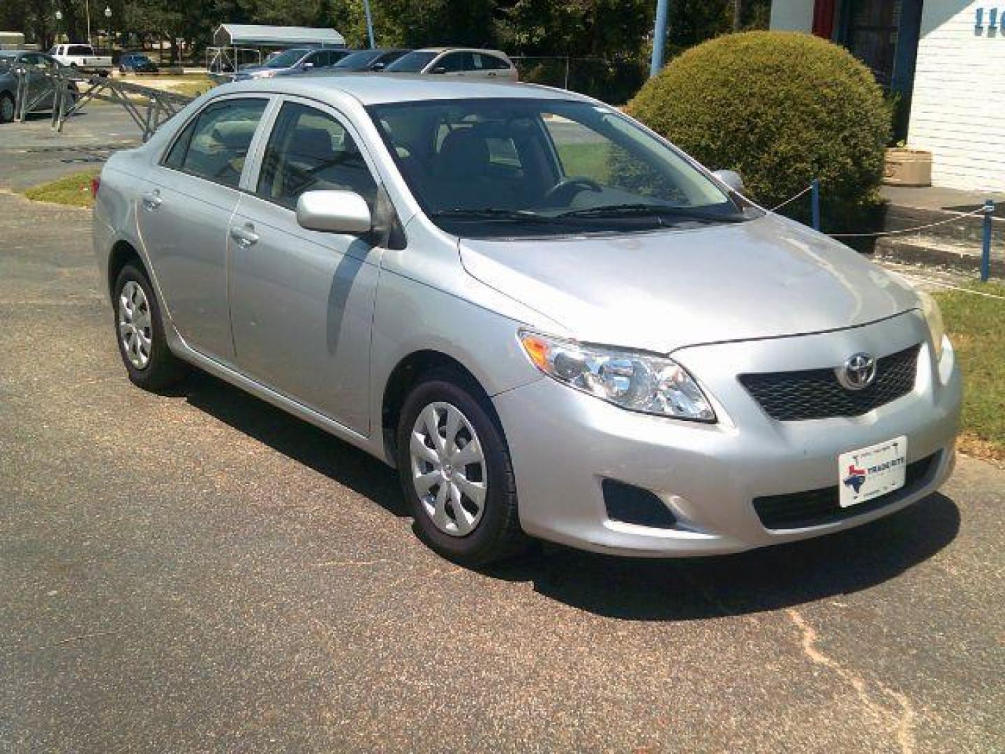 2010 Classic Silver Metallic /Ash Cloth Interior Toyota Corolla LE 4-Speed AT (1NXBU4EE7AZ) with an 1.8L L4 DOHC 16V engine, 4-Speed Automatic transmission, located at 116 N. Frazier Street, Conroe, TX, 77301, (936) 647-0690, 30.308662, -95.460480 - Photo#1